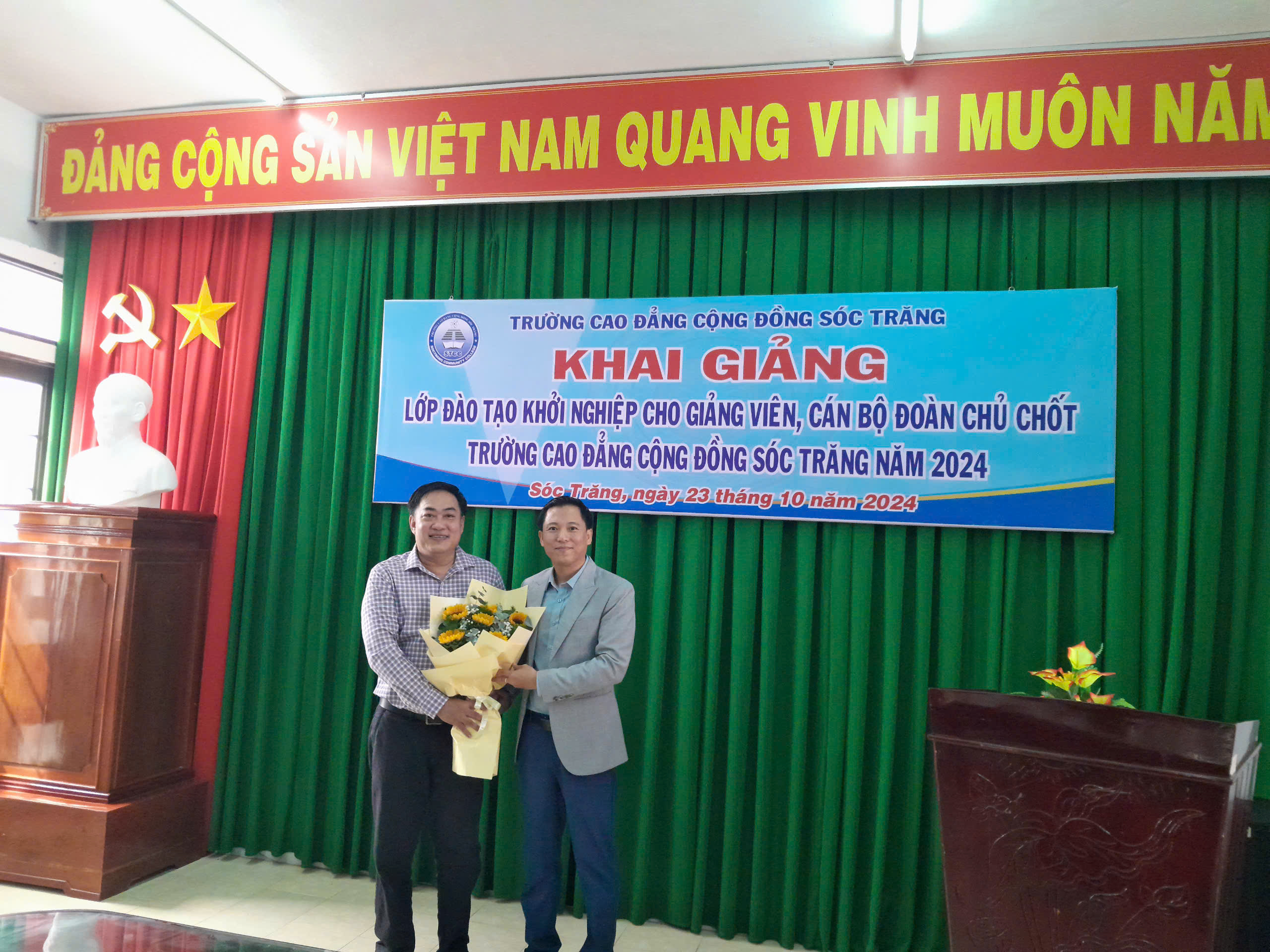 Khai giảng lớp  đào tạo khởi nghiệp cho giảng viên, cán bộ đoàn chủ chốt năm 2024